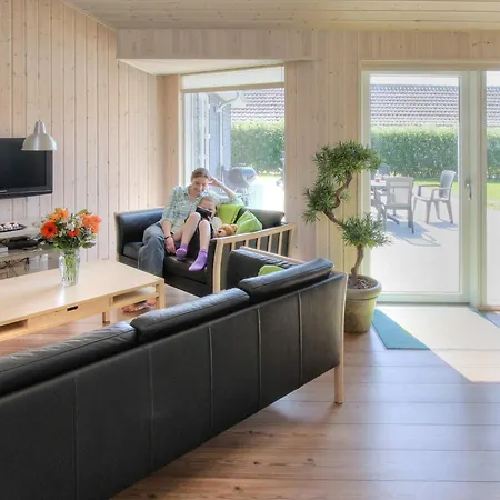 Six-Bedroom Holiday home in Bagenkop