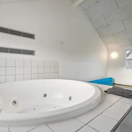 Holiday home 5 Star In